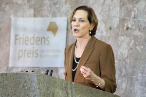 Anne Applebaum Net Worth