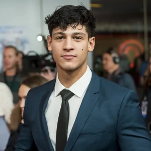 Emilio Sakraya Height