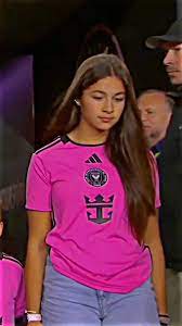 How Old is Delfina Suarez