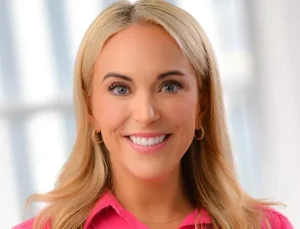 How Old is Wren Clair