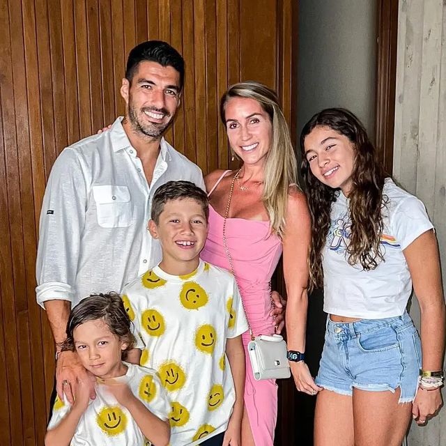 How Tall Is Delfina Suarez