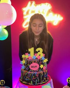 How Tall Is Delfina Suarez