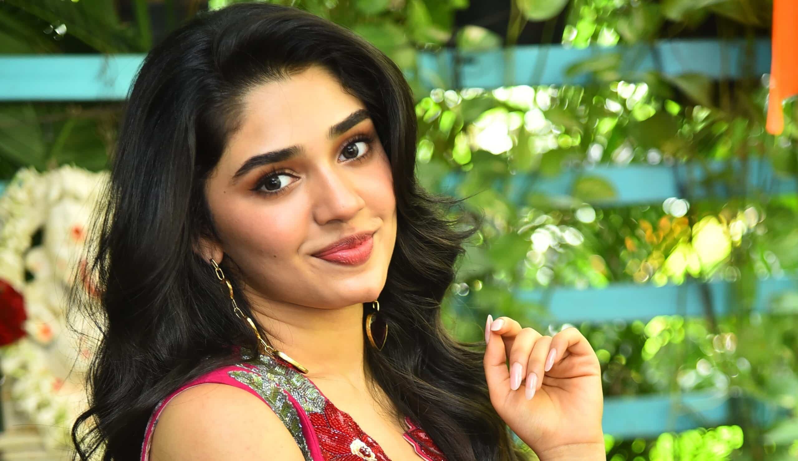 Krithi Shetty Height in Feet, Age, Net Worth, Relationship, Career & Family 2026