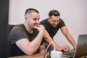 How to Make Friends at Uni Without Feeling Awkward About It