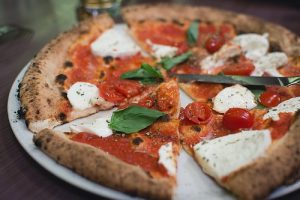 How To Choose The Right Pizza Spot For Group Dining In Fort Collins