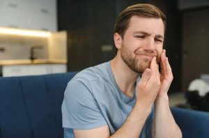 Why Do My Teeth Hurt When I Wake Up? Causes & Fixes 2026
