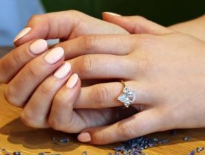 Comparing the Most Elegant Pear Shaped Diamonds on the Market