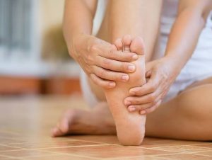 Why Does My Pinky Toe Hurt? Common Causes Explained 2026