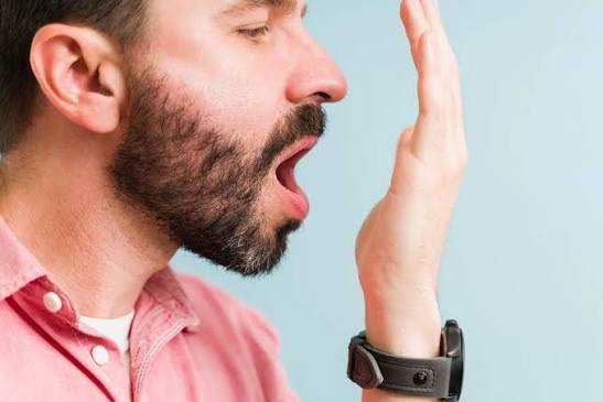 Why Does My Floss Smell Like Poop? Causes & Fixes 2026