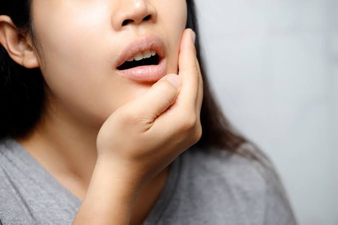 Why Do My Bottom Teeth Hurt All of a Sudden? Causes 2026