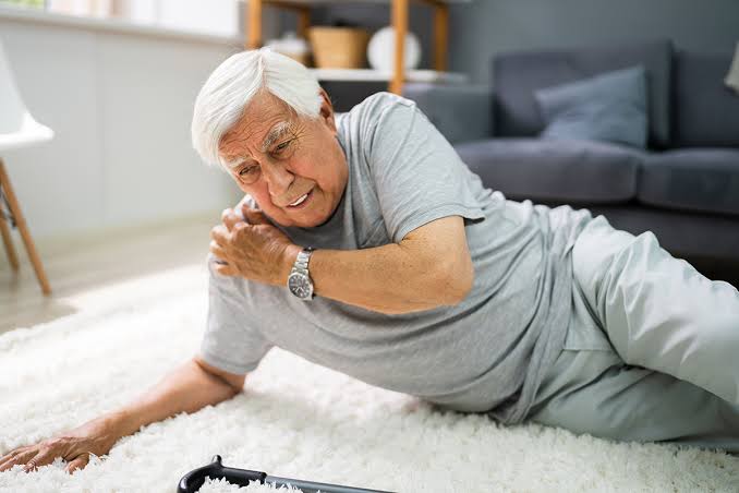 Senior Fall Deaths Rise 17.7% in Five Years, Surpassing 200,000 Nationwide